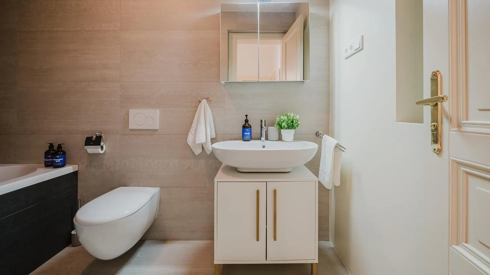 Prague Days - Two-Bedroom Apartment With Parking Space And 2 Bathrooms In Vinohrady