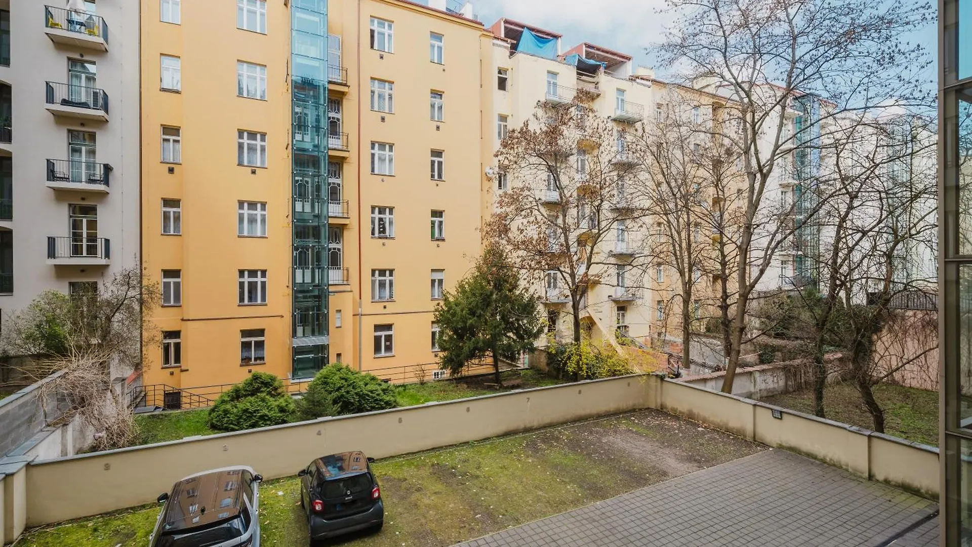Prague Days - Two-Bedroom Apartment With Parking Space And 2 Bathrooms In Vinohrady チェコ