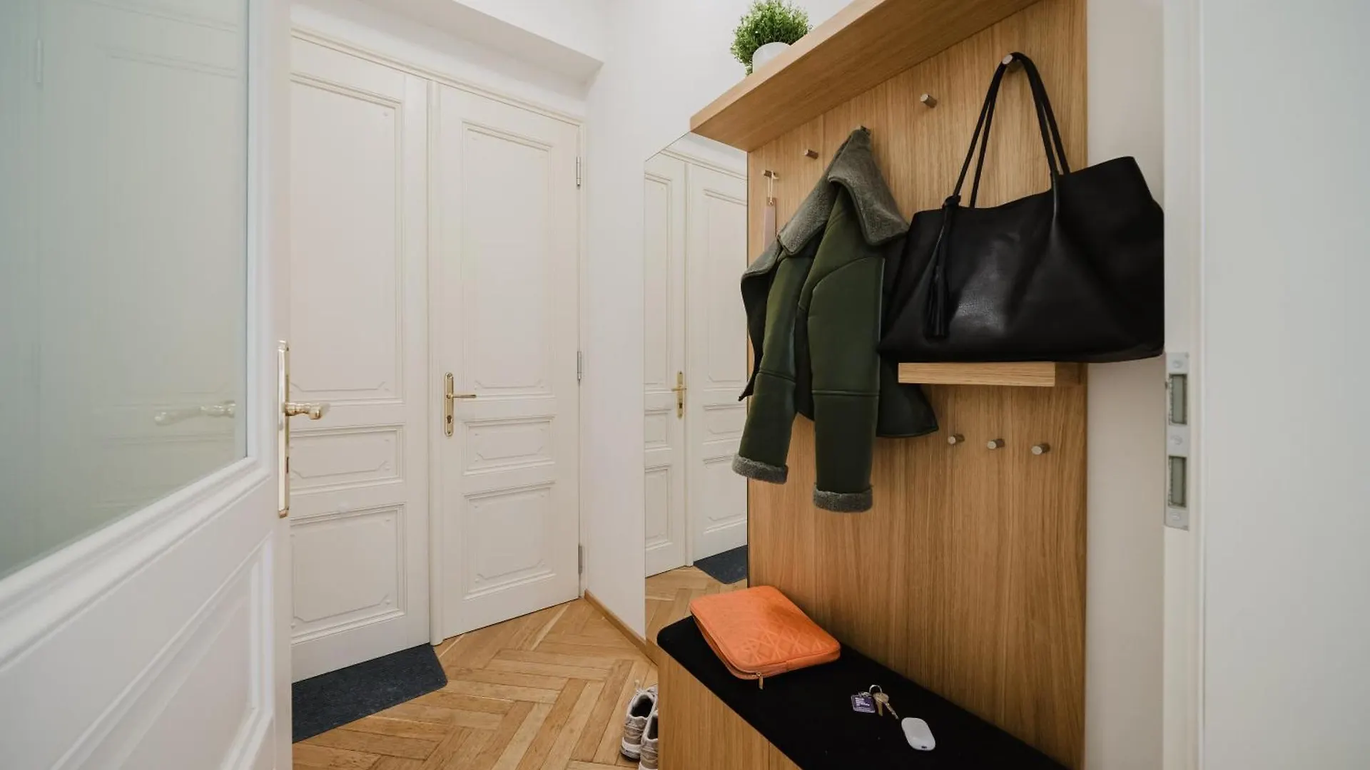 Prague Days - Two-Bedroom Apartment With Parking Space And 2 Bathrooms In Vinohrady