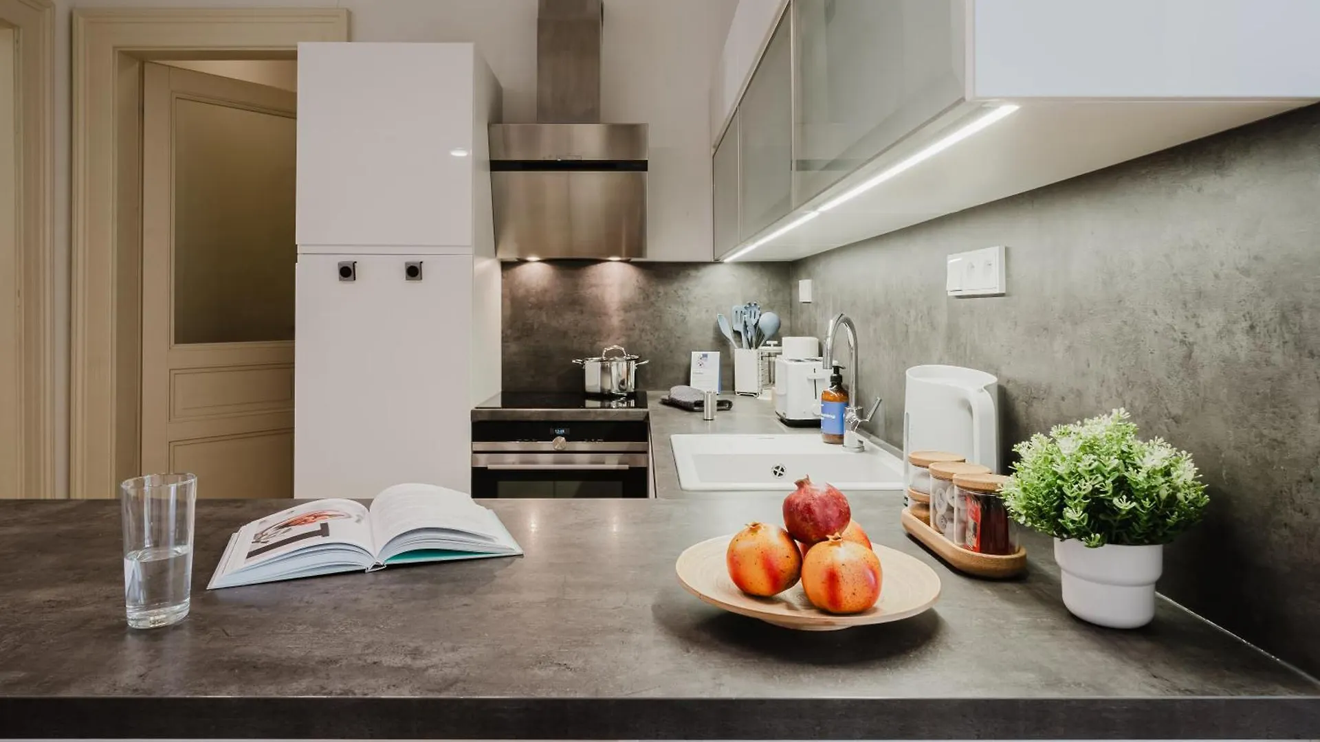 Prague Days - Two-Bedroom Apartment With Parking Space And 2 Bathrooms In Vinohrady