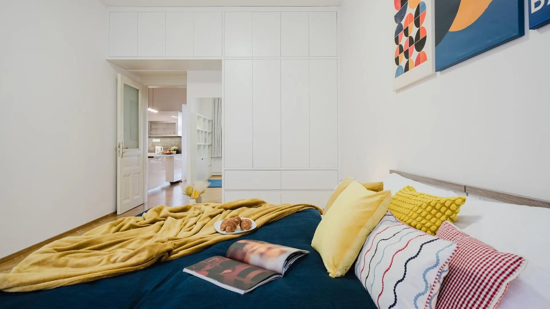 Prague Days - Two-Bedroom Apartment With Parking Space And 2 Bathrooms In Vinohrady